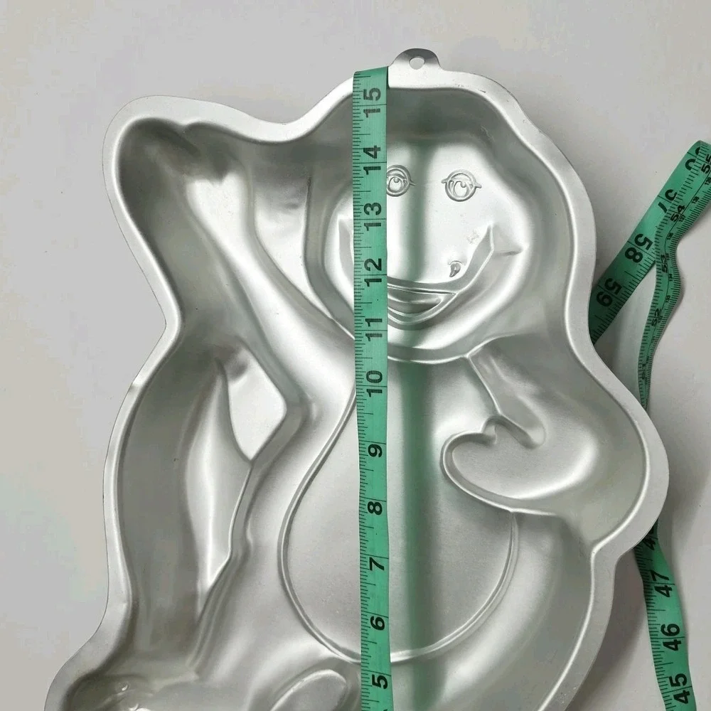 1993 Barney cake pan. great condition